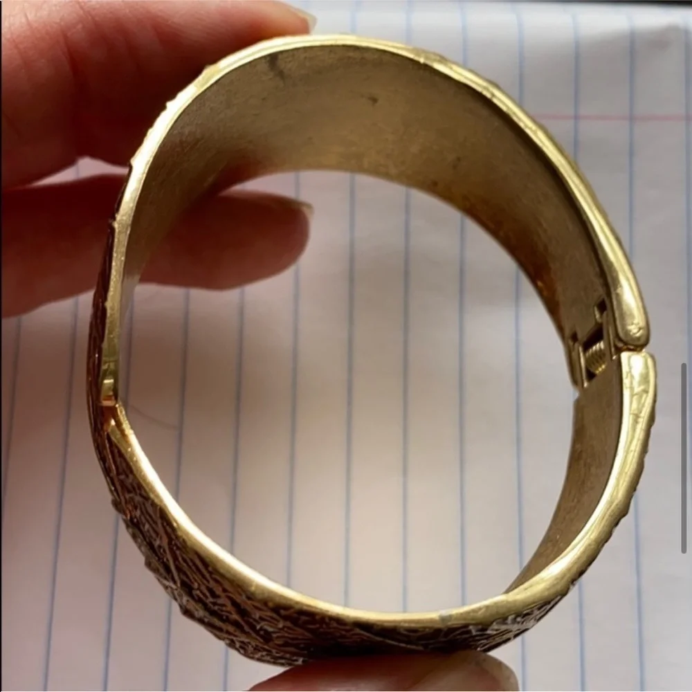 Embracing Leaves Hinged Cuff Bangle in Gold Tone - Picture 10 of 12